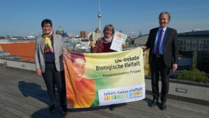 Übergabe der Auszeichnung an die Projektleitung, Foto: M. Brandt, Leibniz-IZW